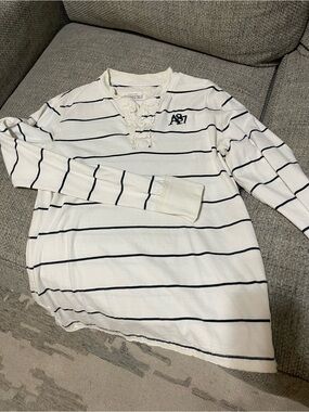 Aeropostale White Tee with Navy Stripe Detail
